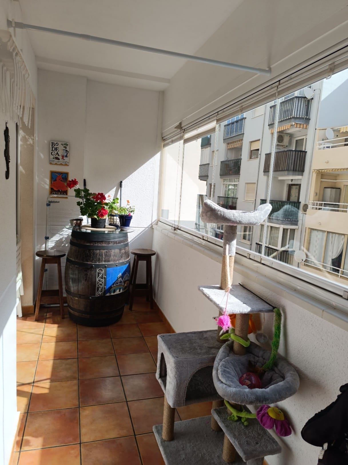 Amplio apartamento de 2 dormitorios y piscina en centro de Calpe