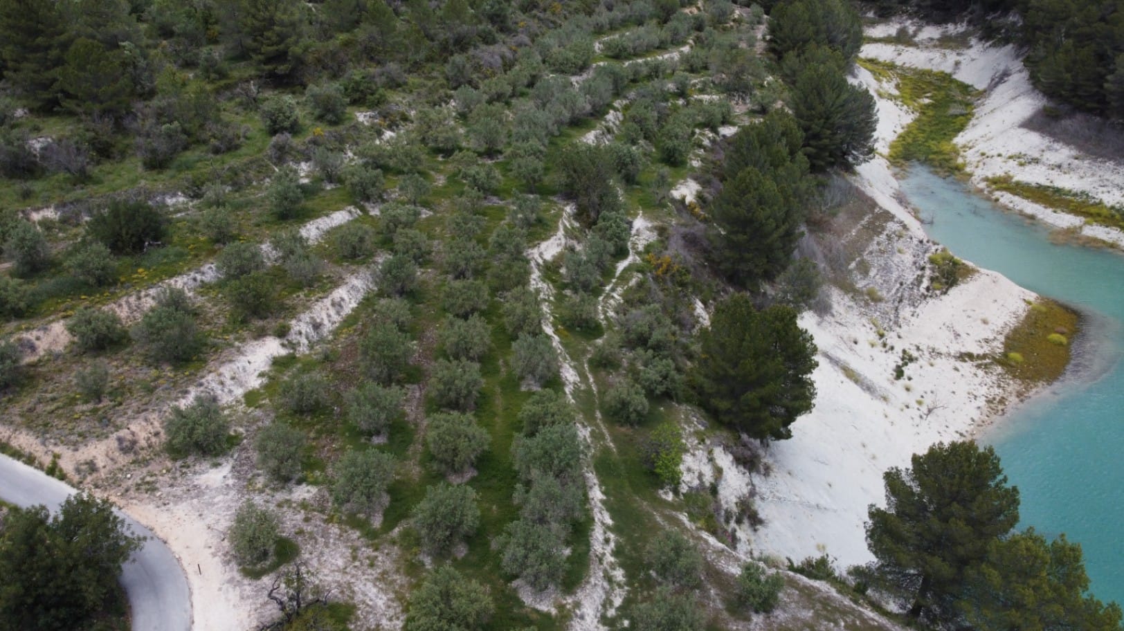 Terreno en venta en Guadalest, Alicante - 12,000 m²