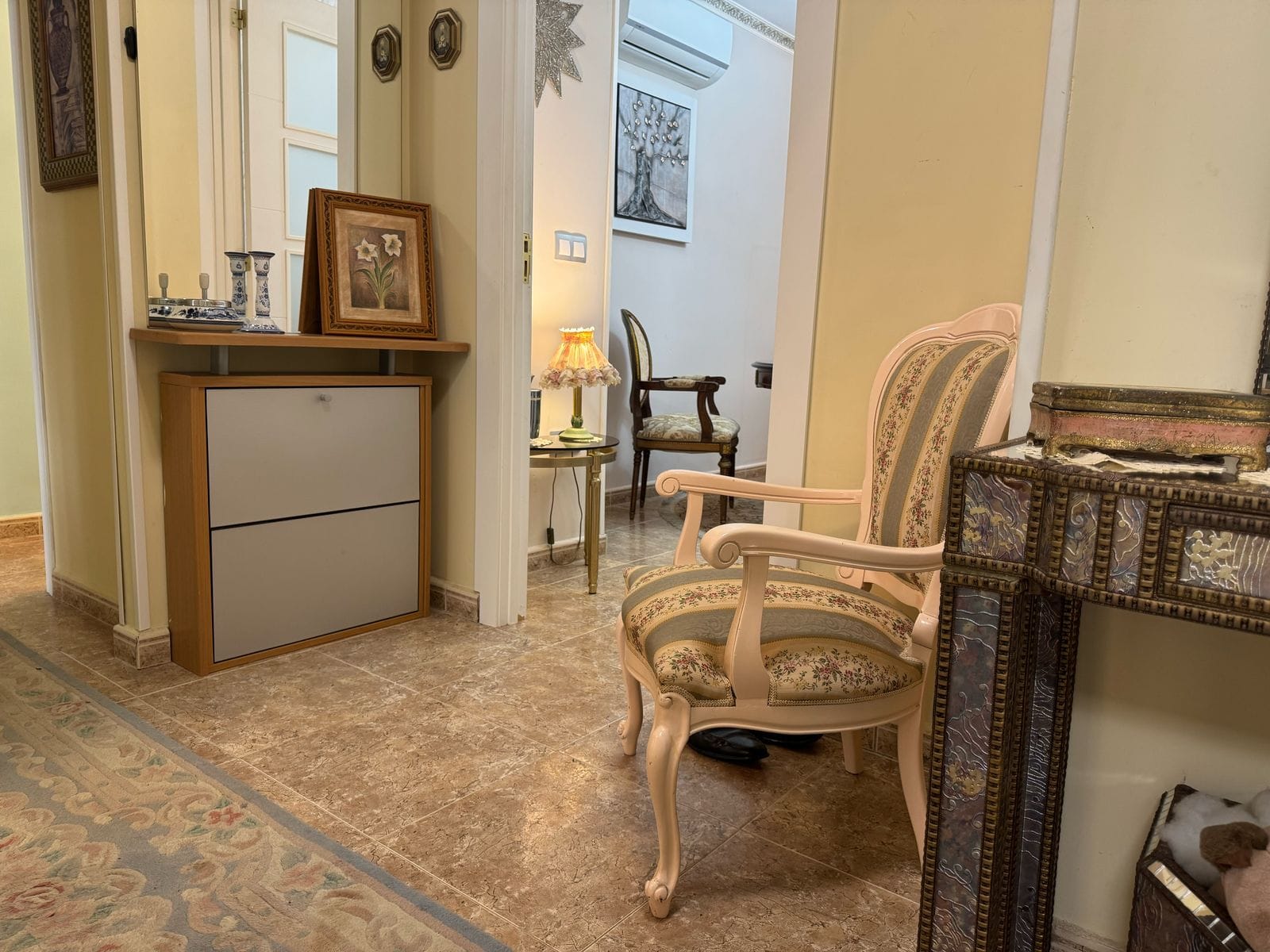 Apartamento en venta de 3 dormitorios y 2 baños, con piscina comunitaria.