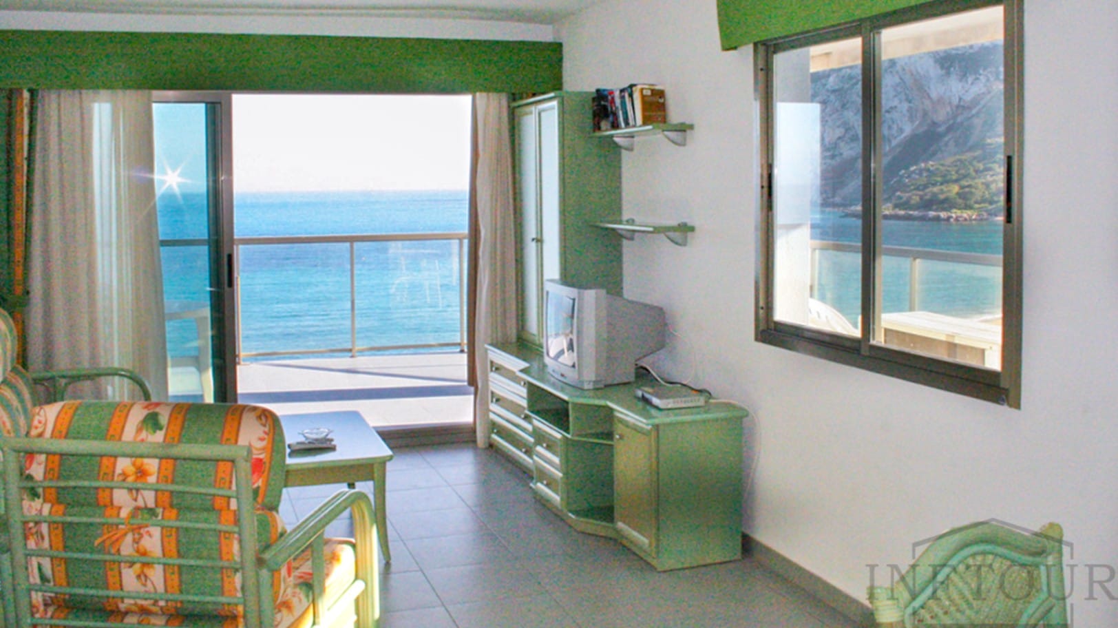 Apartamento en primera línea con 2 dormitorios y vistas al mar en Calpe