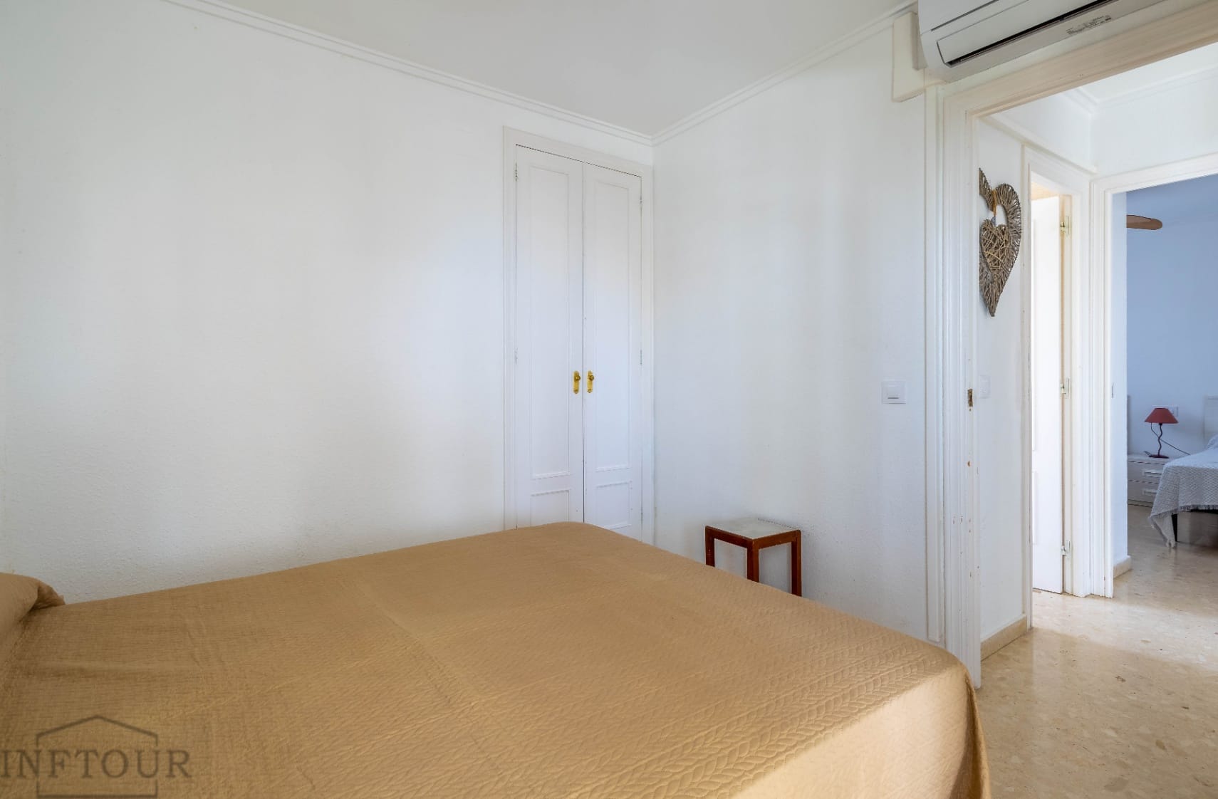 Apartamento con vistas al mar y la montaña en zona céntrica y tranquila de Calpe, con 2 dormitorios y piscina