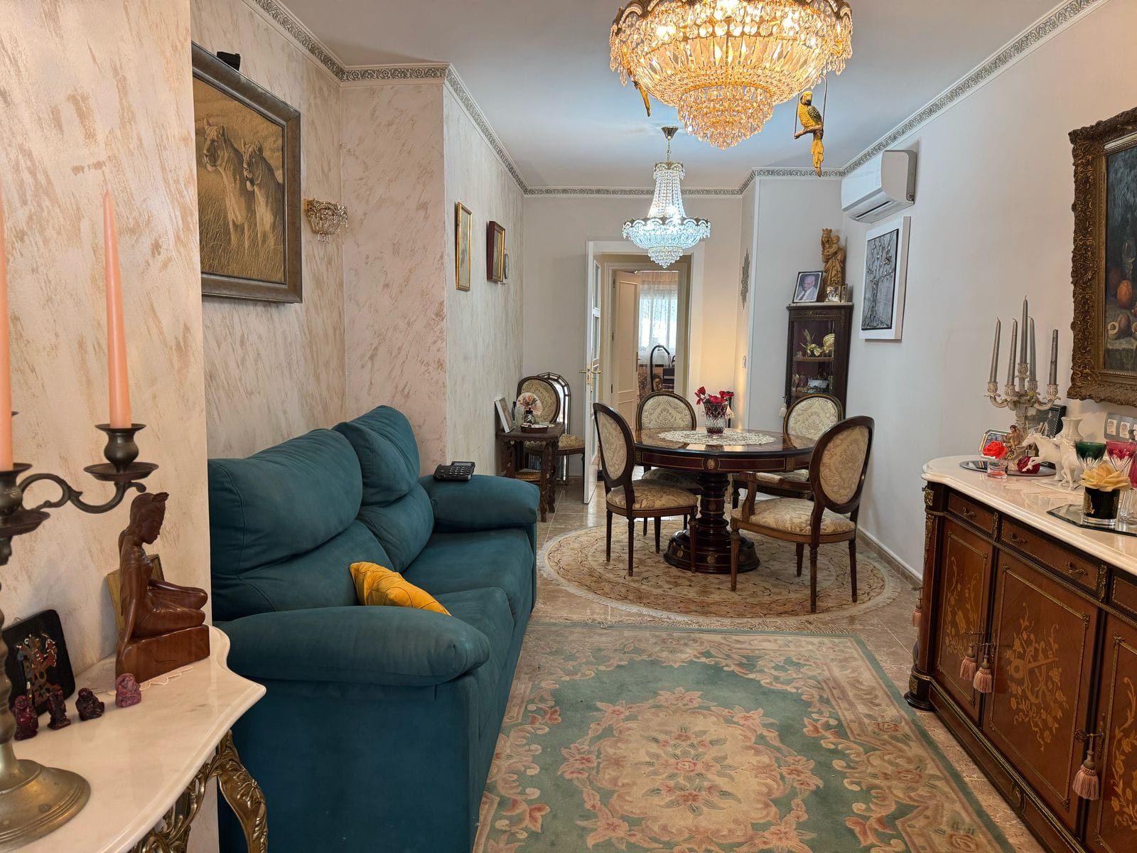 Apartamento en venta de 3 dormitorios y 2 baños, con piscina comunitaria.