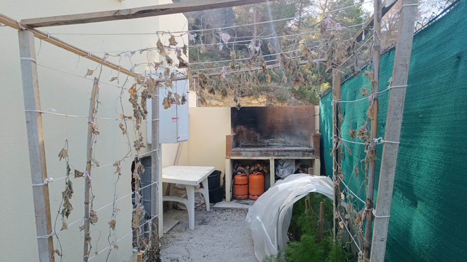 Adosado de 3 dormitorios con jardín, parking y piscina en Calpe