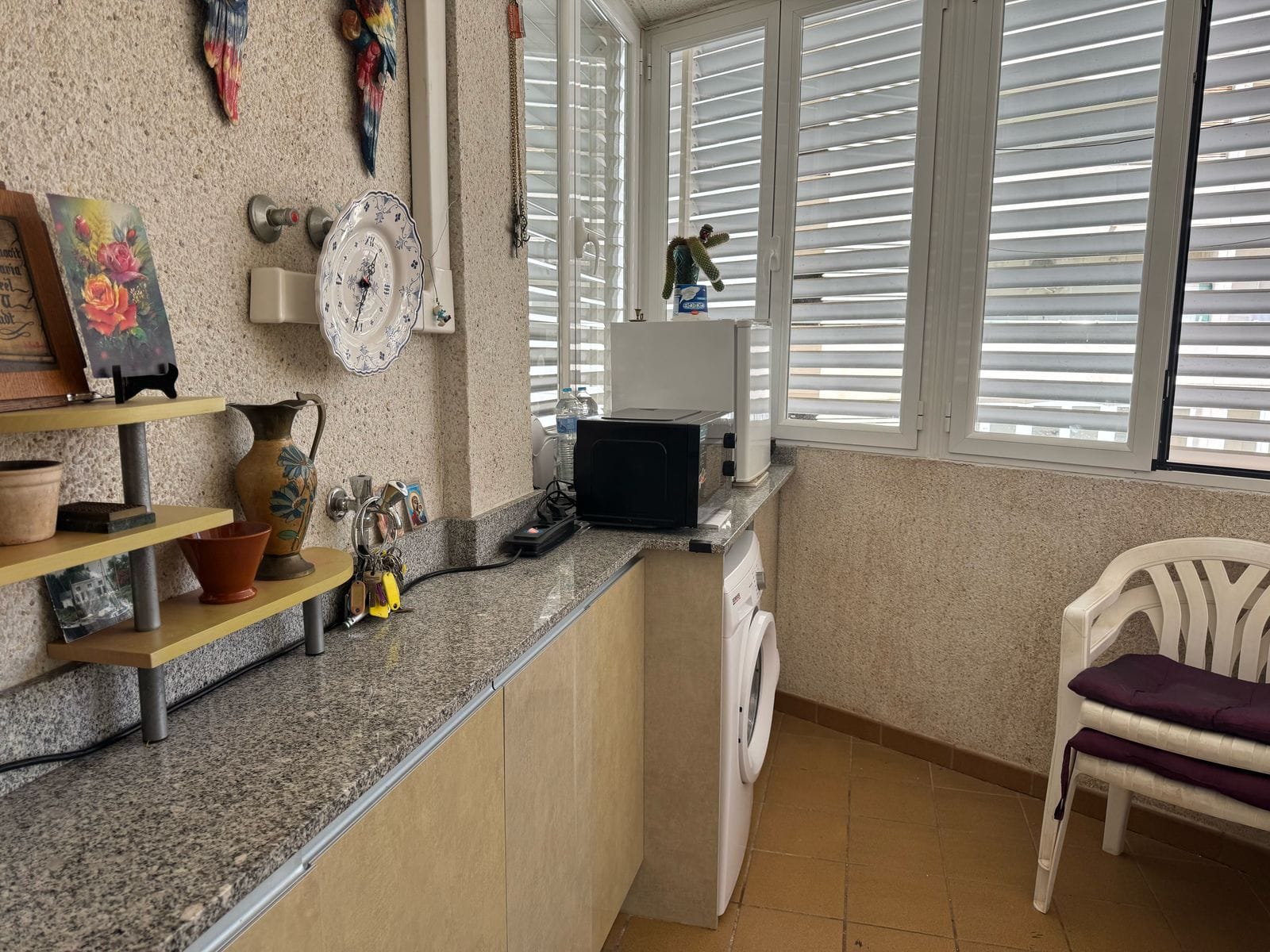 Apartamento en venta de 3 dormitorios y 2 baños, con piscina comunitaria.