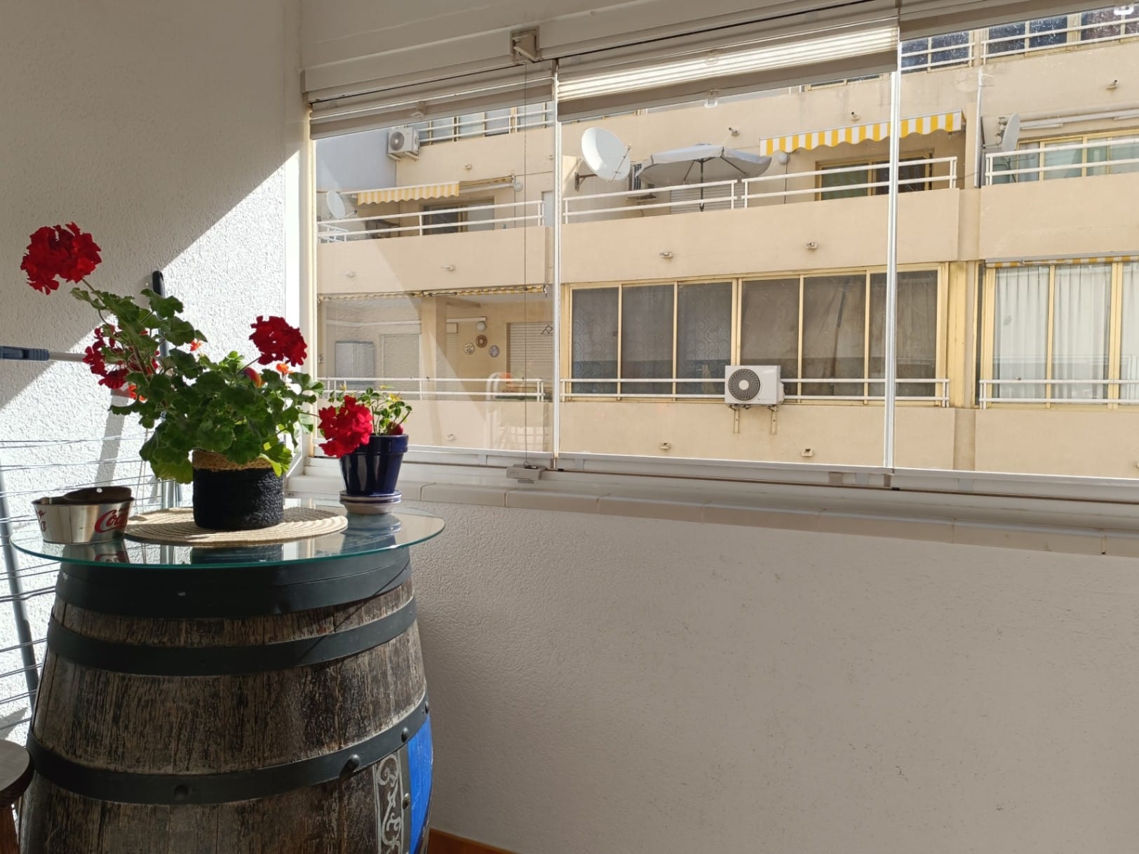 Amplio apartamento de 2 dormitorios y piscina en centro de Calpe