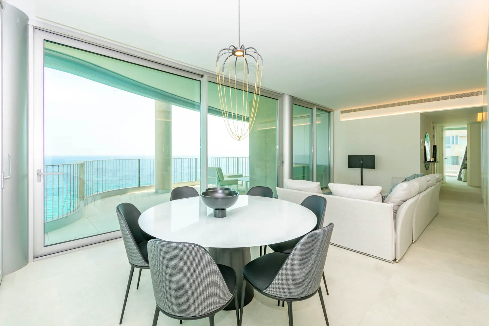APARTAMENTOS DE LUJO EN PRIMERA LÍNEA