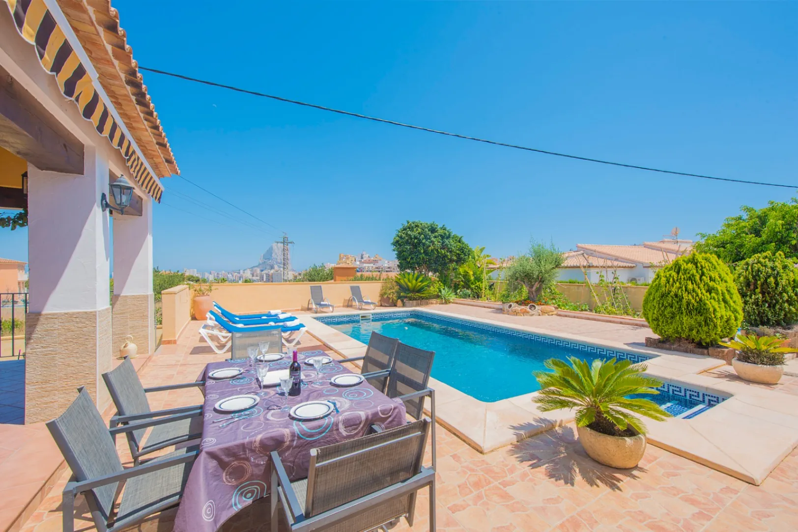 Excepcional villa en venta en Calpe ofrece el equilibrio perfecto entre comodidad y estilo.