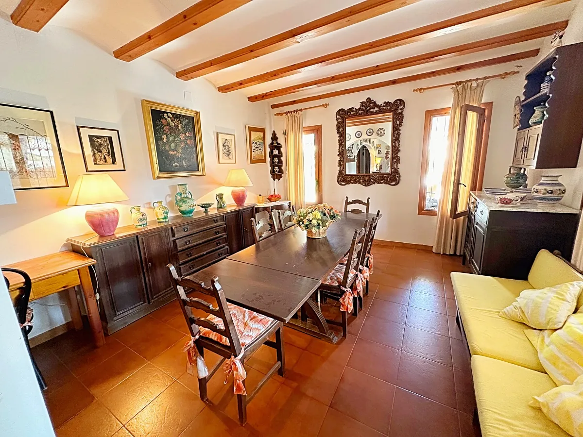 En zona de Los Pinos Si te identificas con el estilo mediterráneo...Esta es tu casa!!