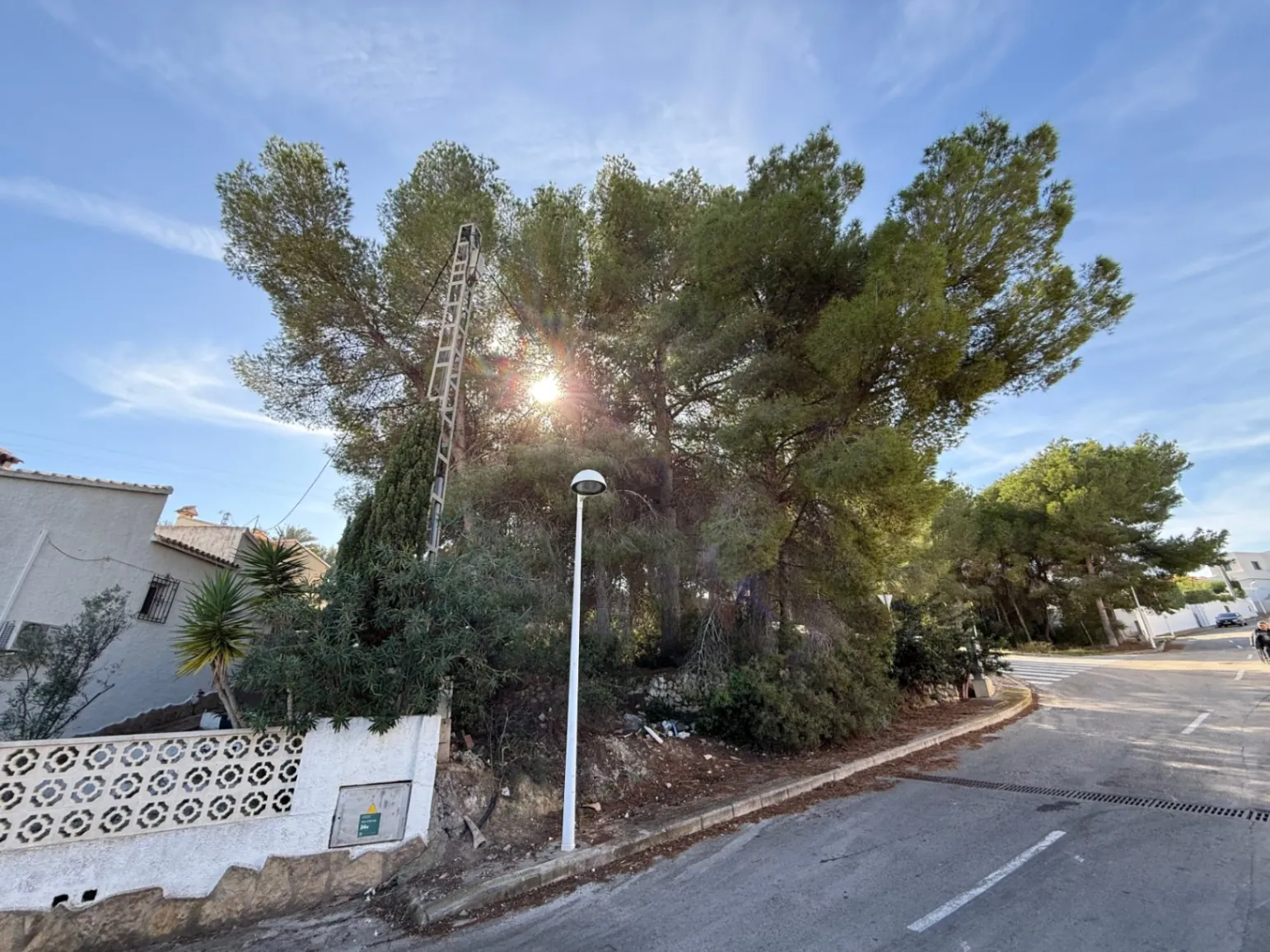 Parcela Urbana en Moraira cerca de todos los servidos, con todas las infraestructuras.