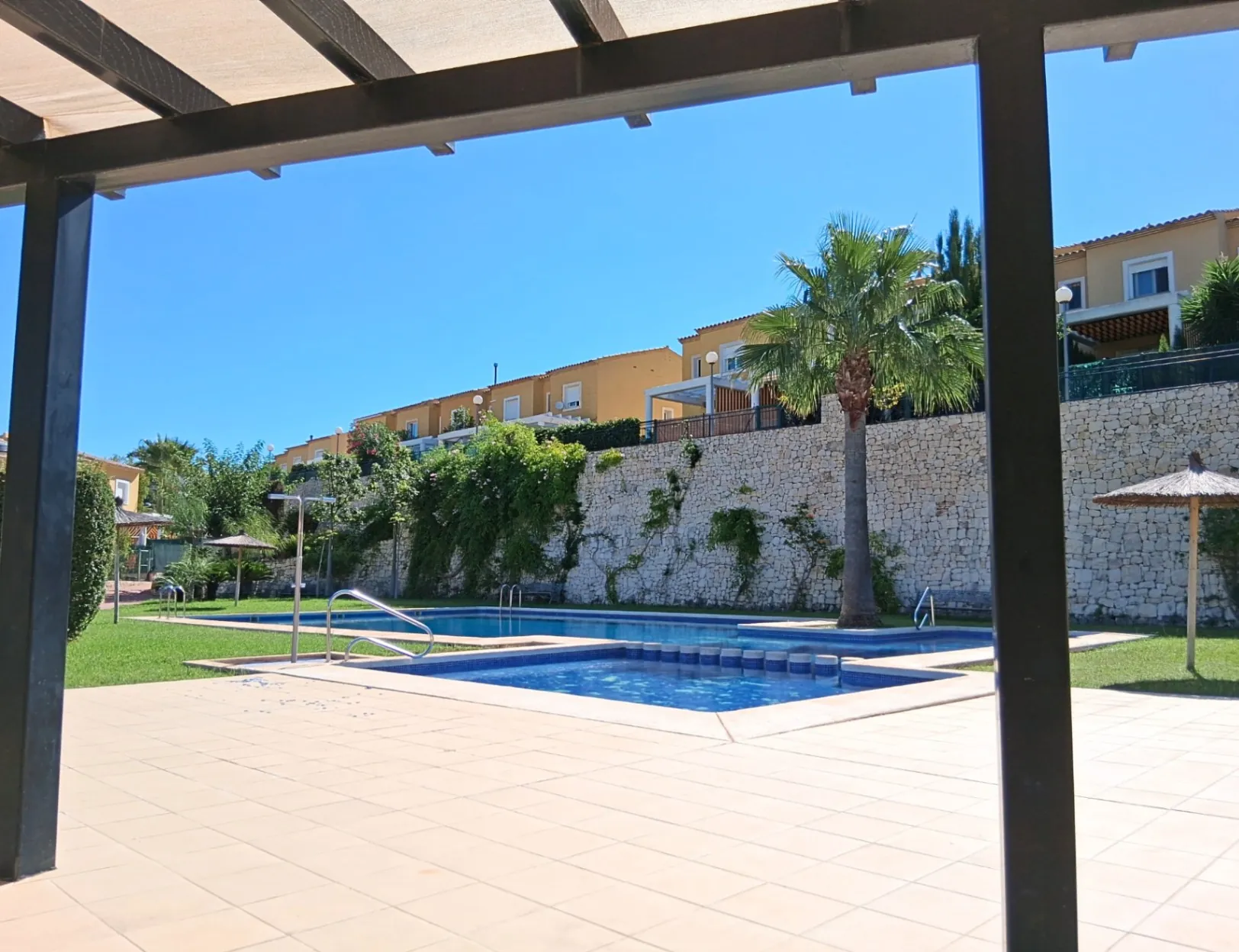 Encantador bungalow de 3 dormitorios cerca del mar