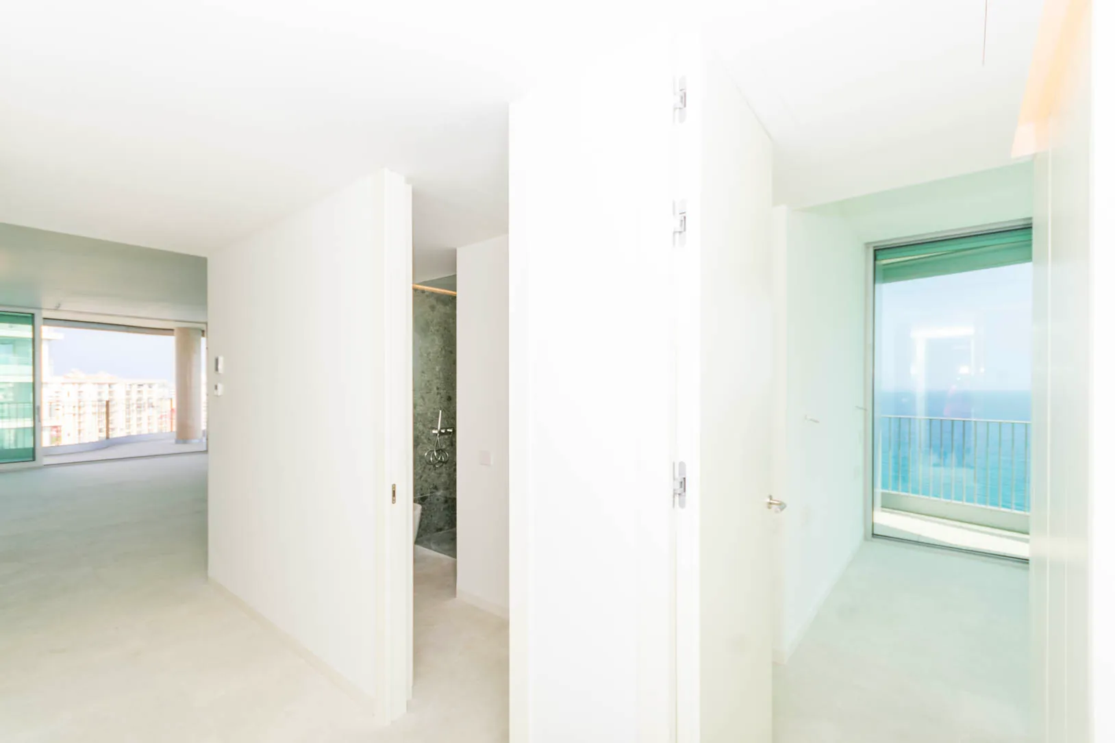 APARTAMENTOS DE LUJO EN PRIMERA LÍNEA