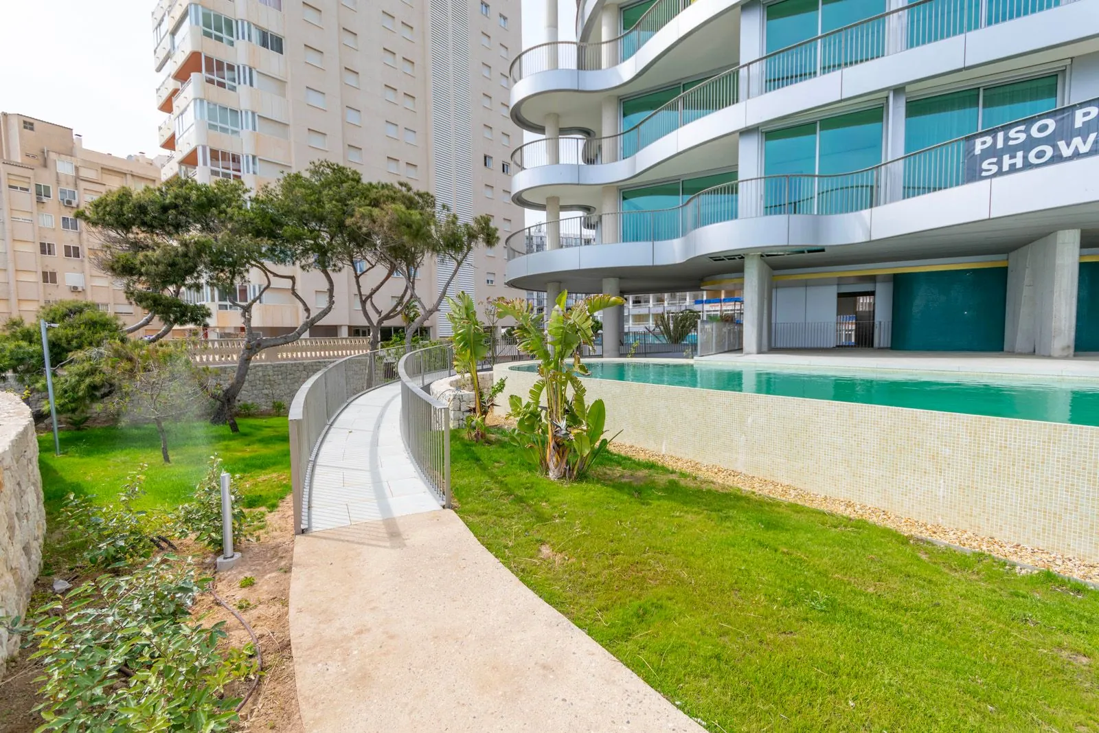 APARTAMENTOS DE LUJO EN PRIMERA LÍNEA