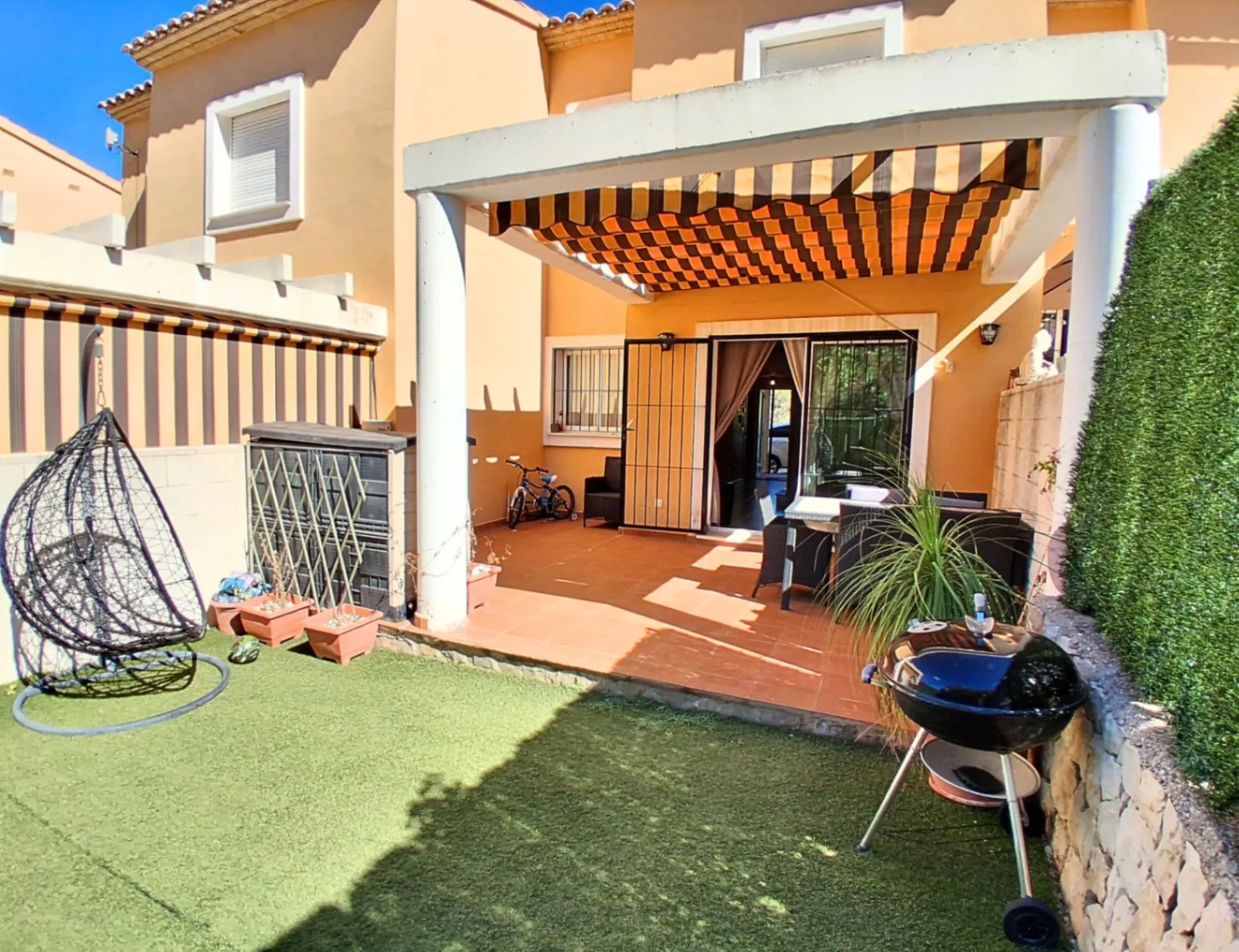 Encantador bungalow de 3 dormitorios cerca del mar
