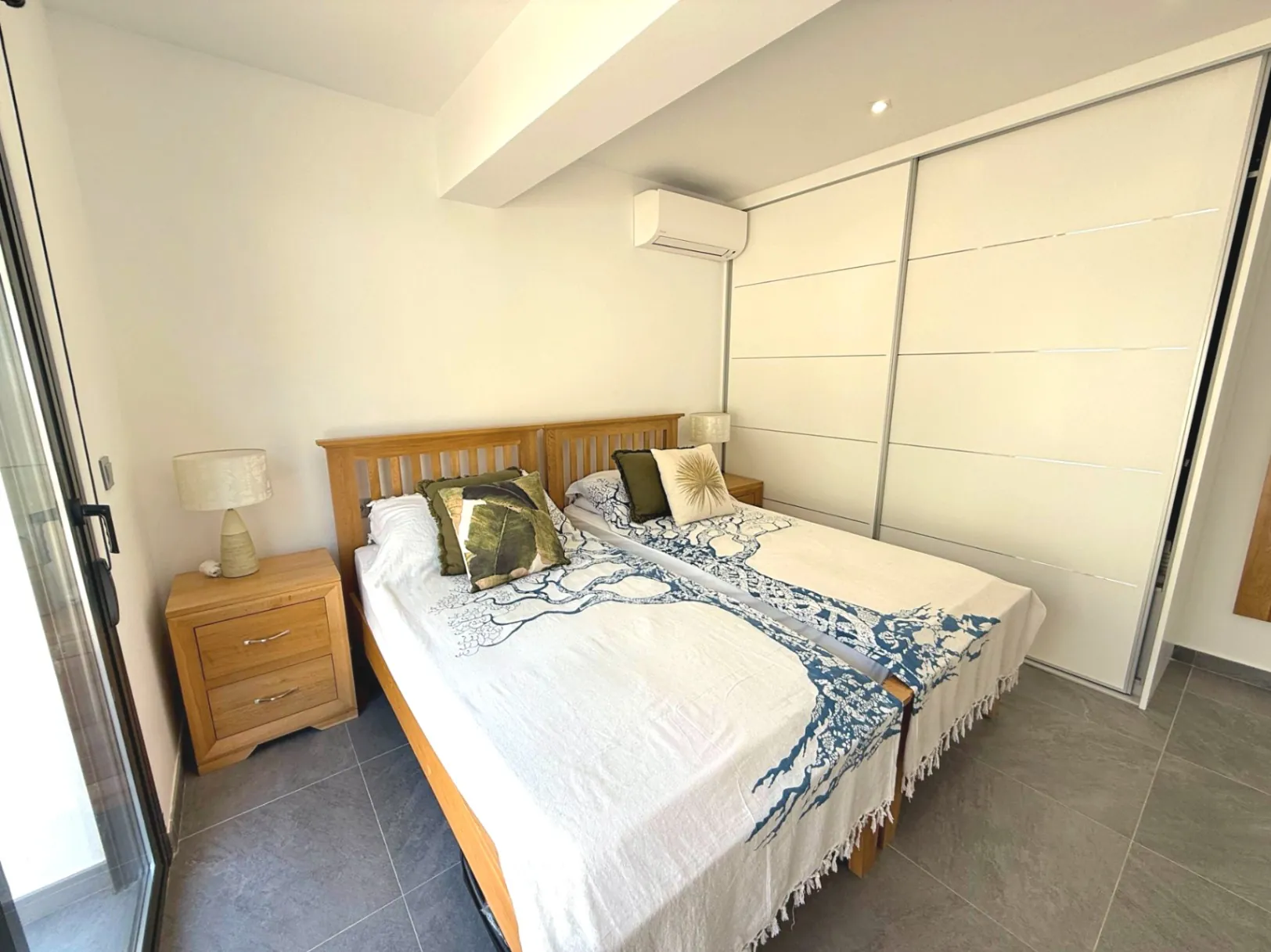 Villa moderna en una sola planta , ideal para vivir todo el año