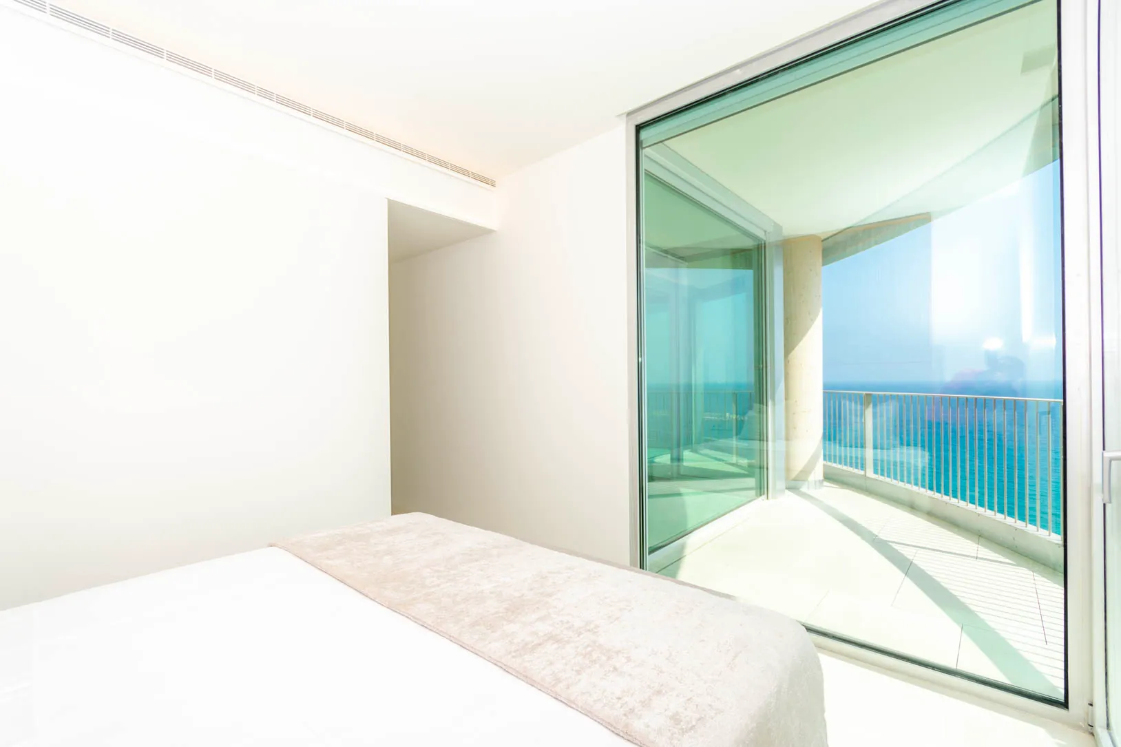 APARTAMENTOS DE LUJO EN PRIMERA LÍNEA