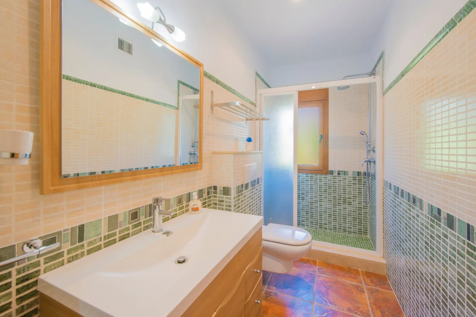 Excepcional villa en venta en Calpe ofrece el equilibrio perfecto entre comodidad y estilo.