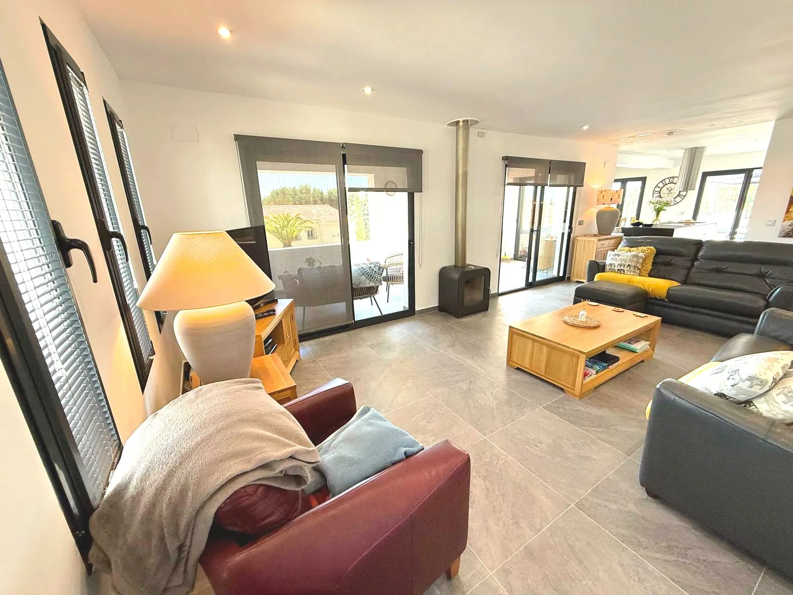 Villa moderna en una sola planta , ideal para vivir todo el año