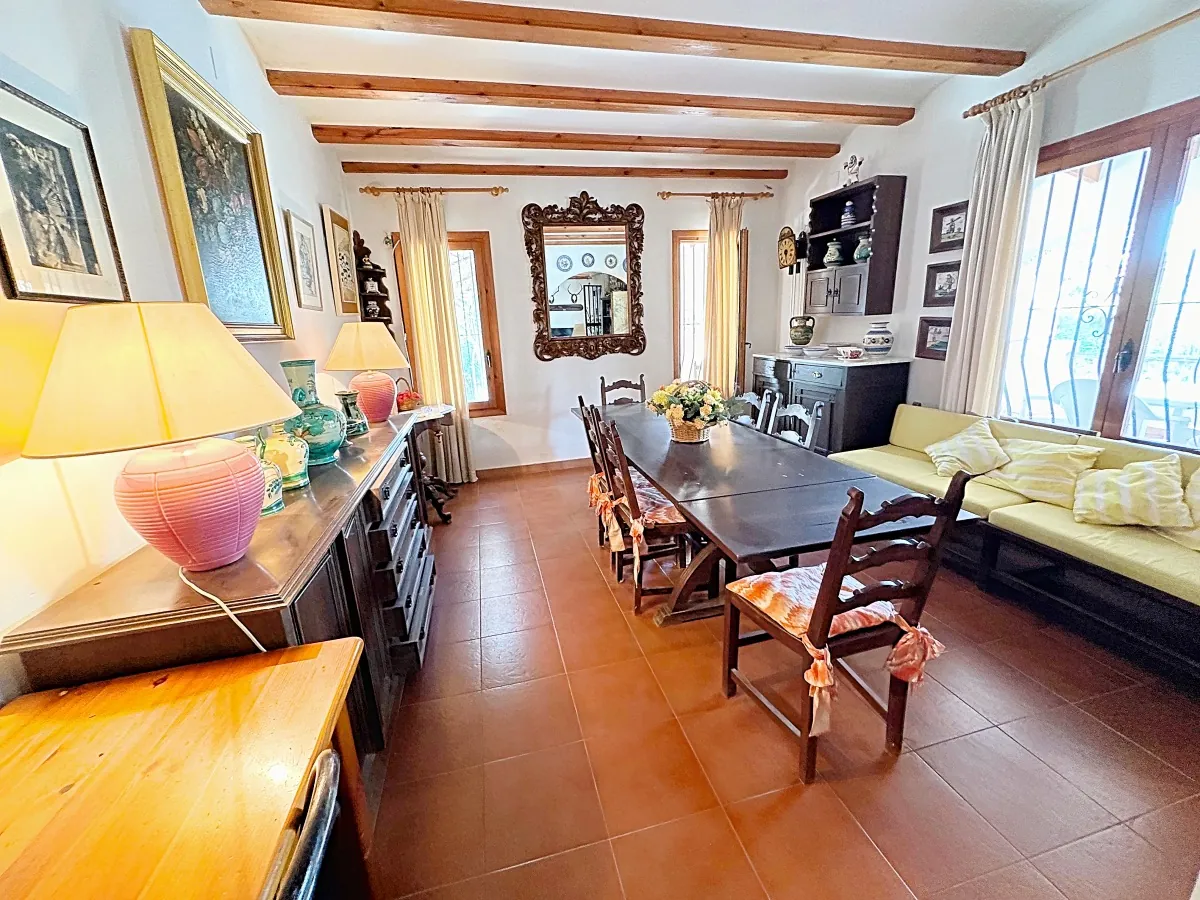 En zona de Los Pinos Si te identificas con el estilo mediterráneo...Esta es tu casa!!