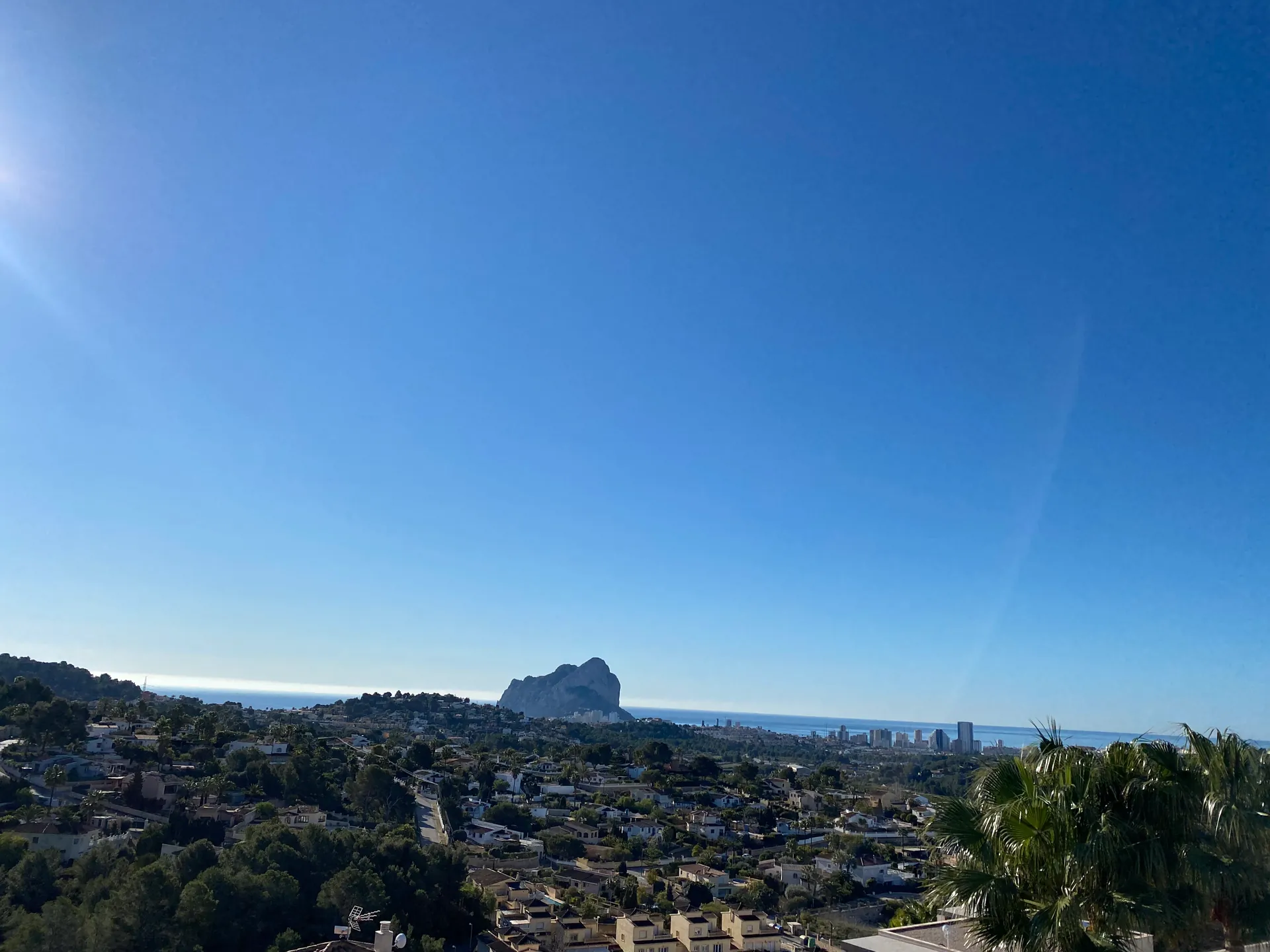 Impresionante parcela con increíbles vistas al pueblo y al mar. ¡ÚLTIMA UNIDAD con vistas al mar!