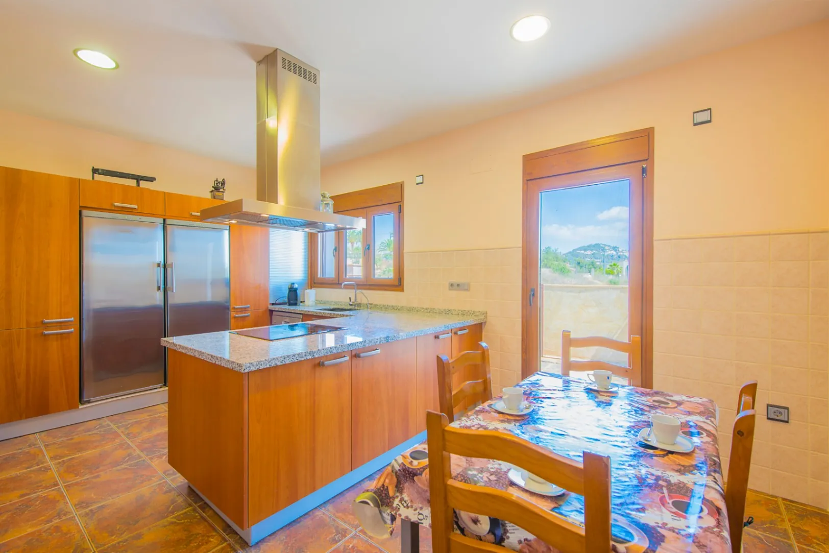 Excepcional villa en venta en Calpe ofrece el equilibrio perfecto entre comodidad y estilo.