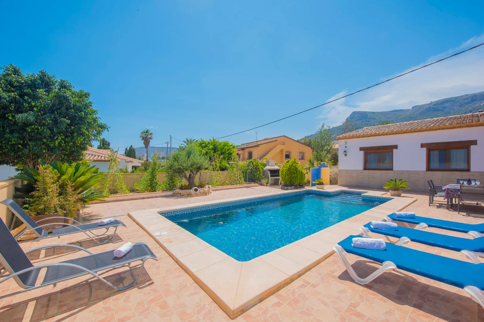 Excepcional villa en venta en Calpe ofrece el equilibrio perfecto entre comodidad y estilo.