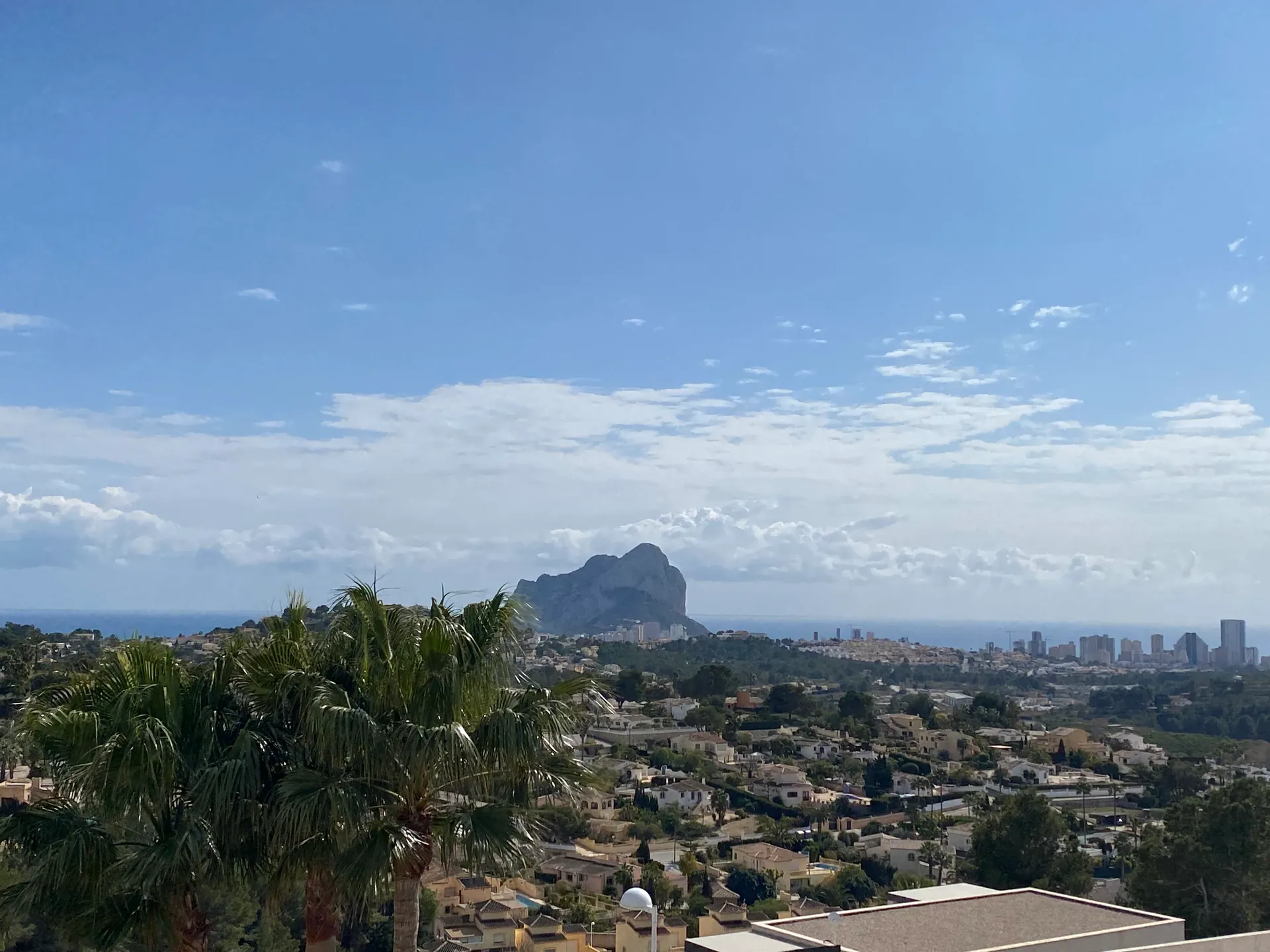Impresionante parcela con increíbles vistas al pueblo y al mar. ¡ÚLTIMA UNIDAD con vistas al mar!