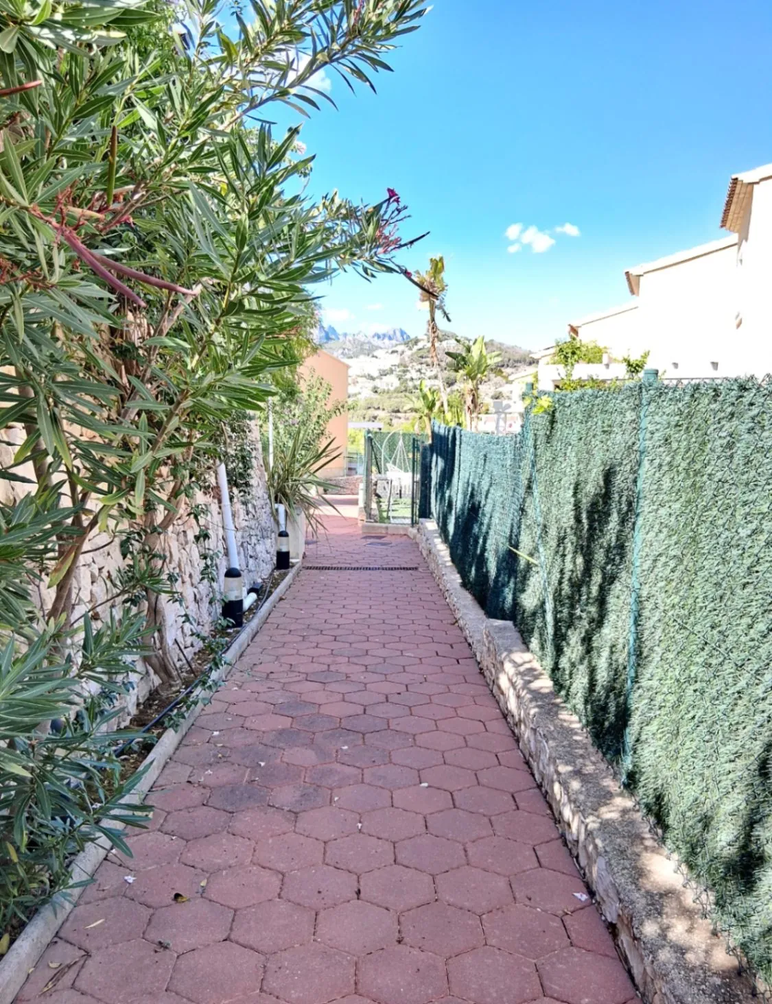 Encantador bungalow de 3 dormitorios cerca del mar