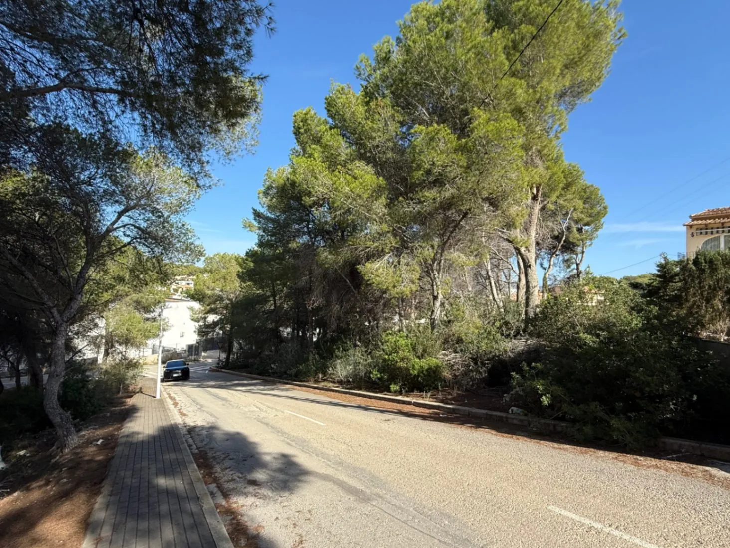 Parcela Urbana en Moraira cerca de todos los servidos, con todas las infraestructuras.