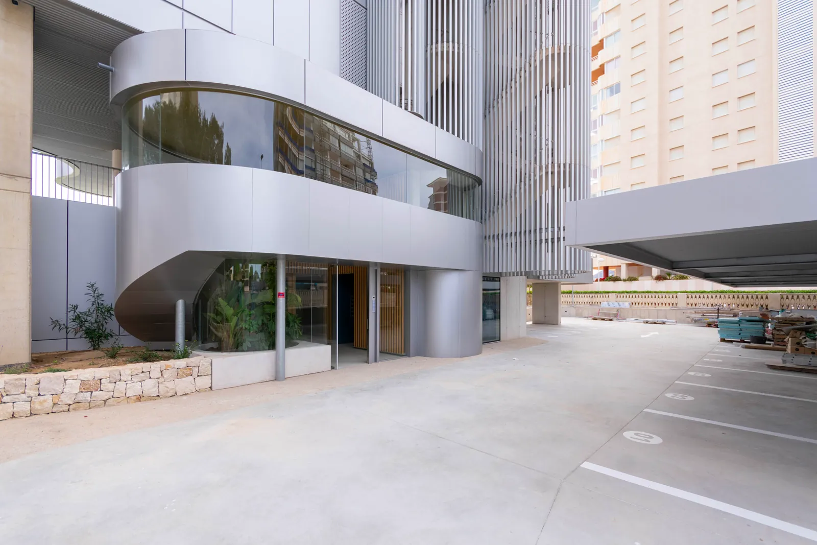 APARTAMENTOS DE LUJO EN PRIMERA LÍNEA