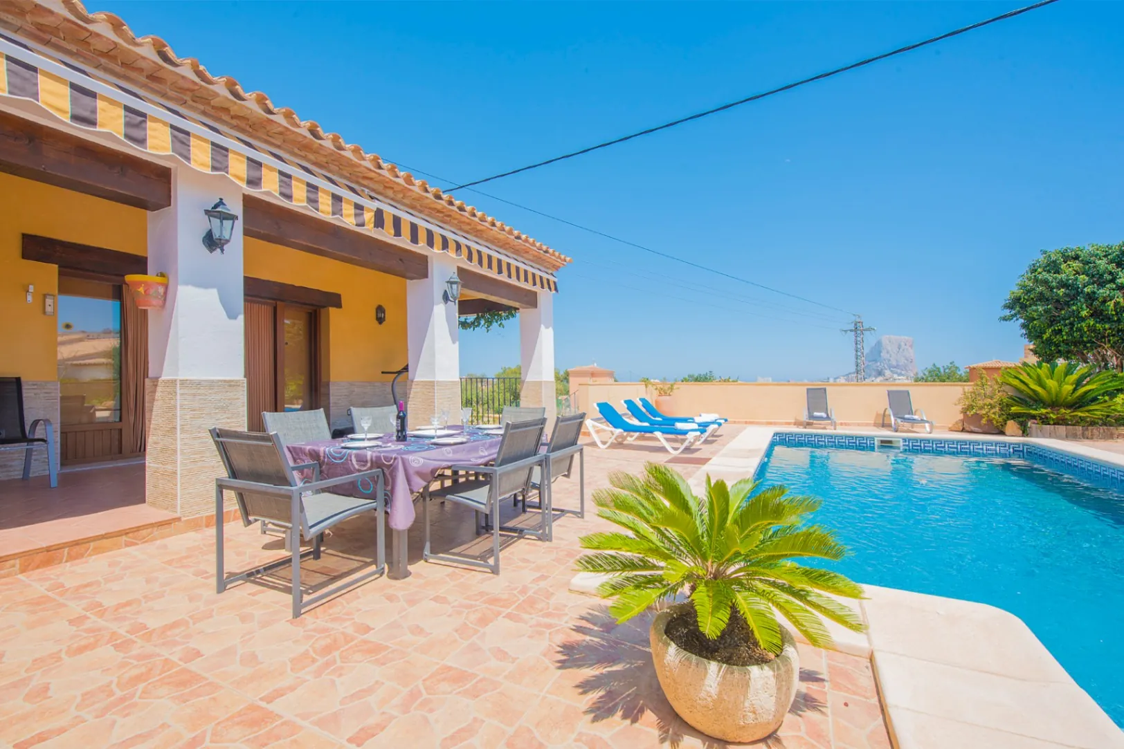 Excepcional villa en venta en Calpe ofrece el equilibrio perfecto entre comodidad y estilo.
