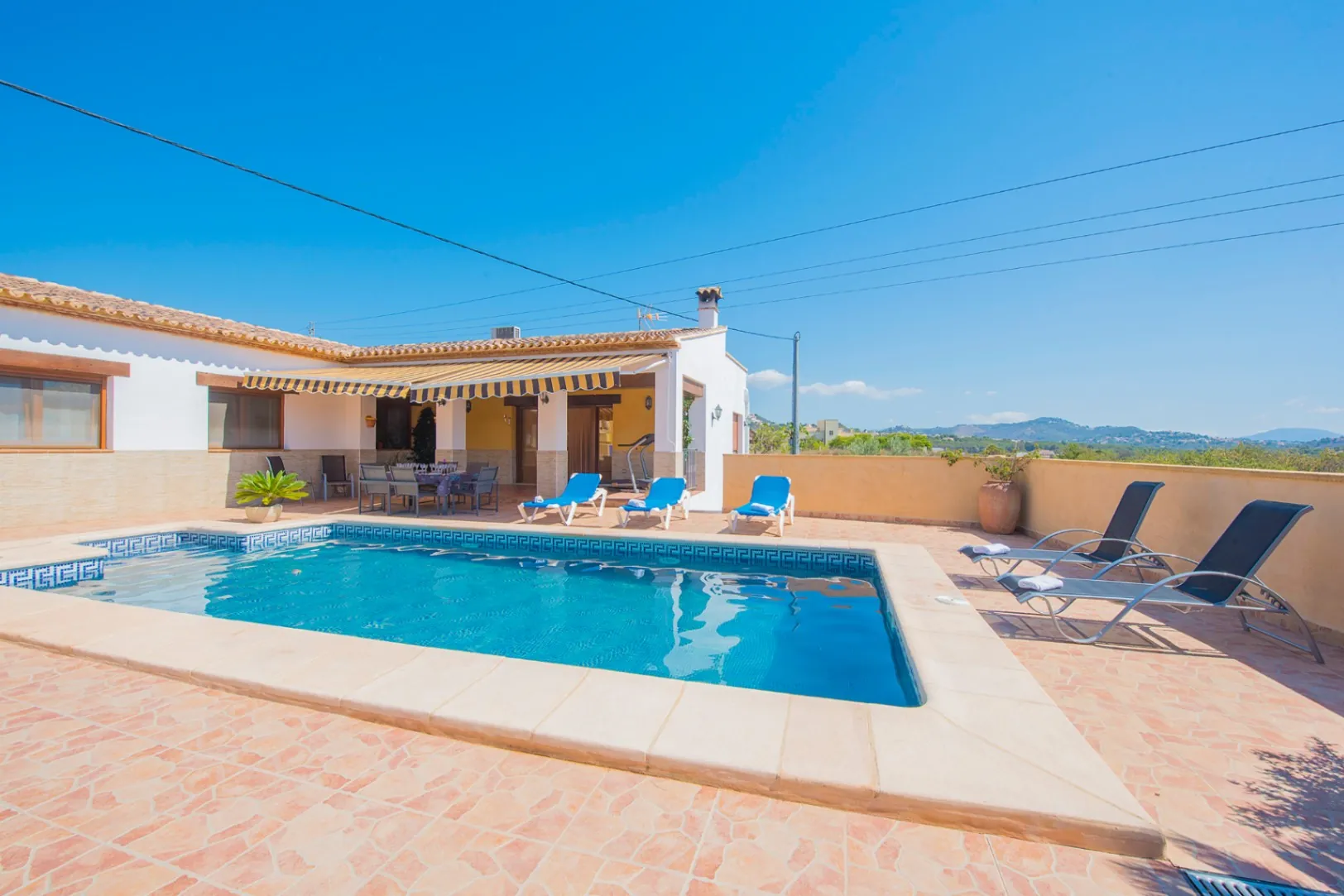 Excepcional villa en venta en Calpe ofrece el equilibrio perfecto entre comodidad y estilo.