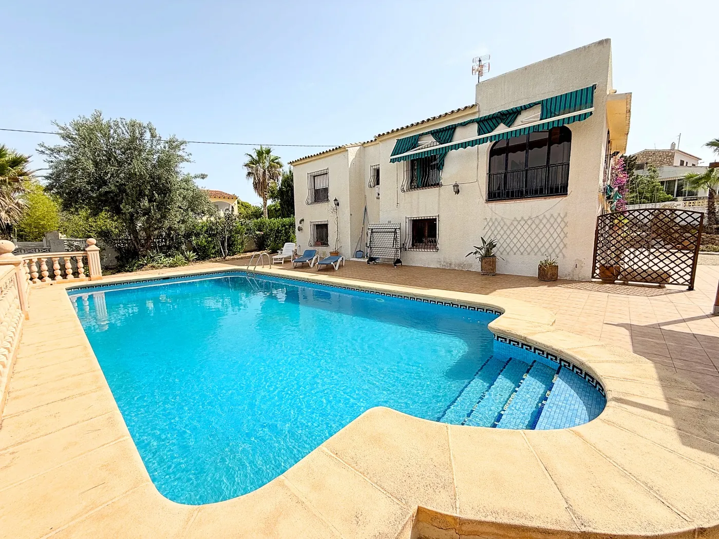 Encantadora Villa en Calpe con Vistas Panorámicas en Zona Residencial Exclusiva