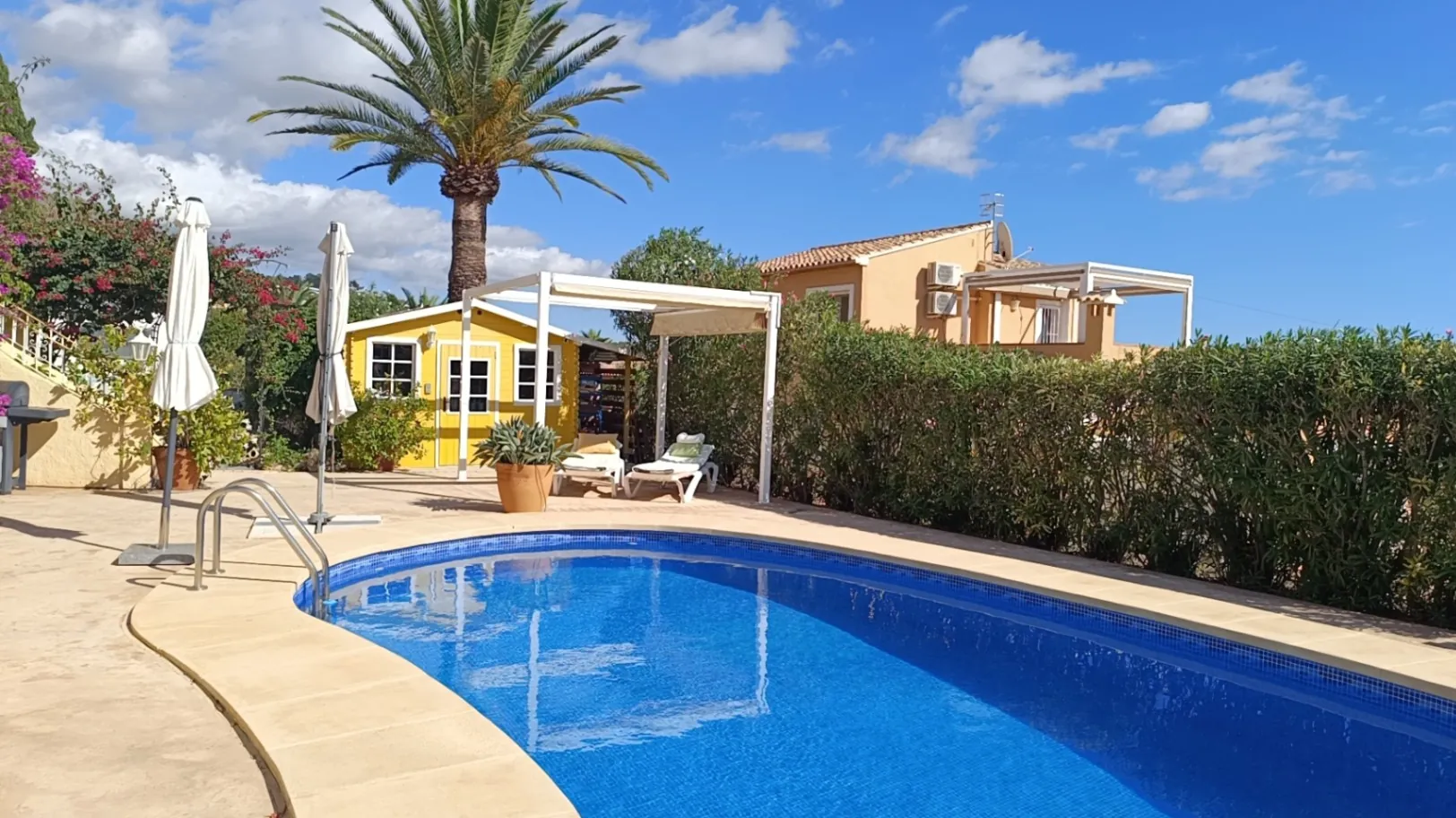 Chalet con 4 dormitorios, vistas al mar, piscina y en Calpe