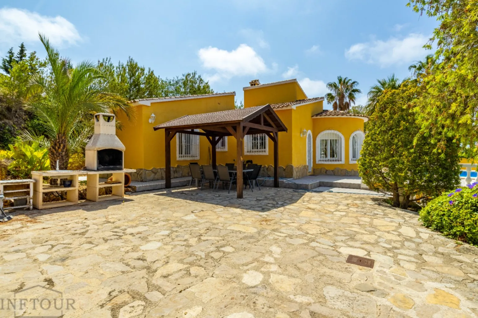 Villa mediterránea con piscina en Calpe – Empedrola