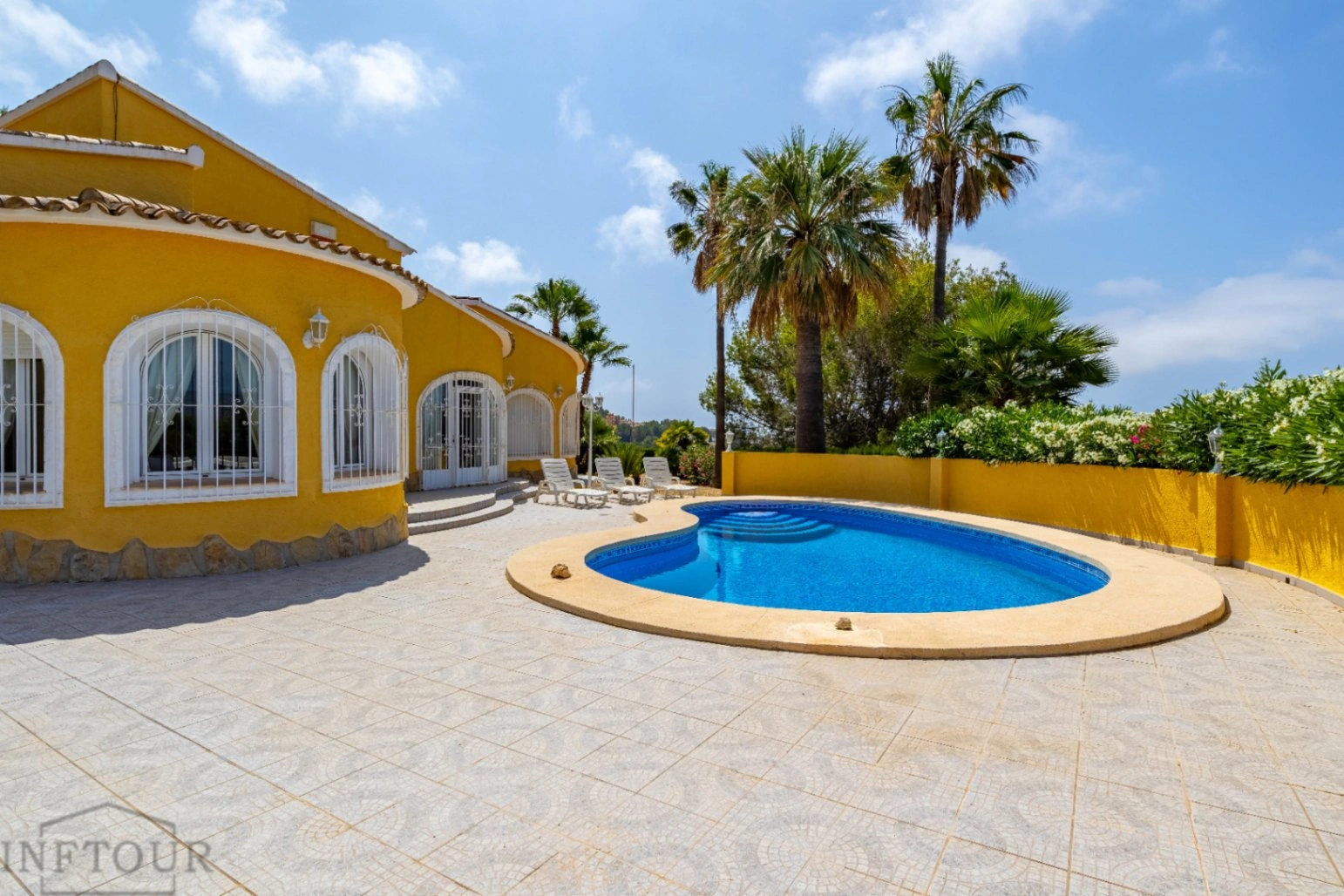 Villa mediterránea con piscina en Calpe – Empedrola