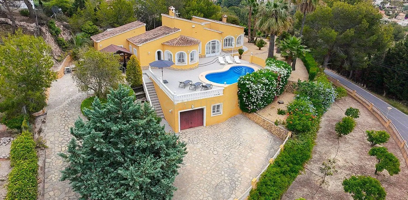 4925 - Villa mediterránea con piscina en Calpe – Empedrola