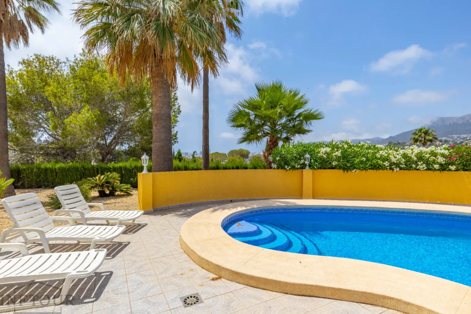 Villa mediterránea con piscina en Calpe – Empedrola