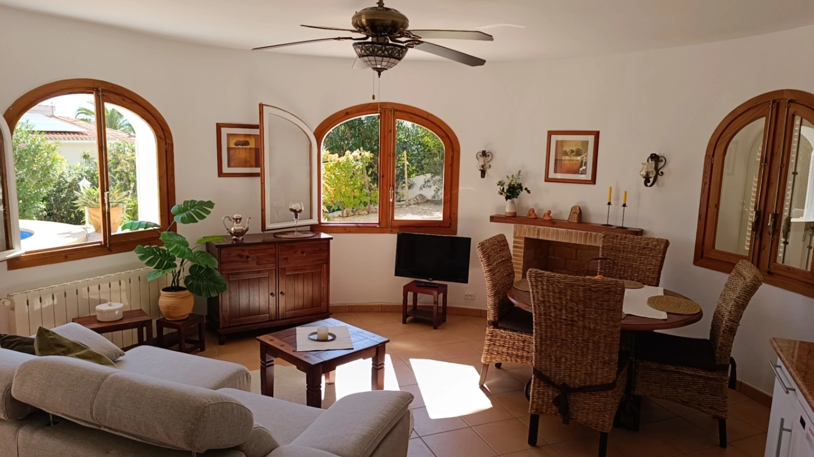 Chalet con 4 dormitorios, vistas al mar, piscina y en Calpe