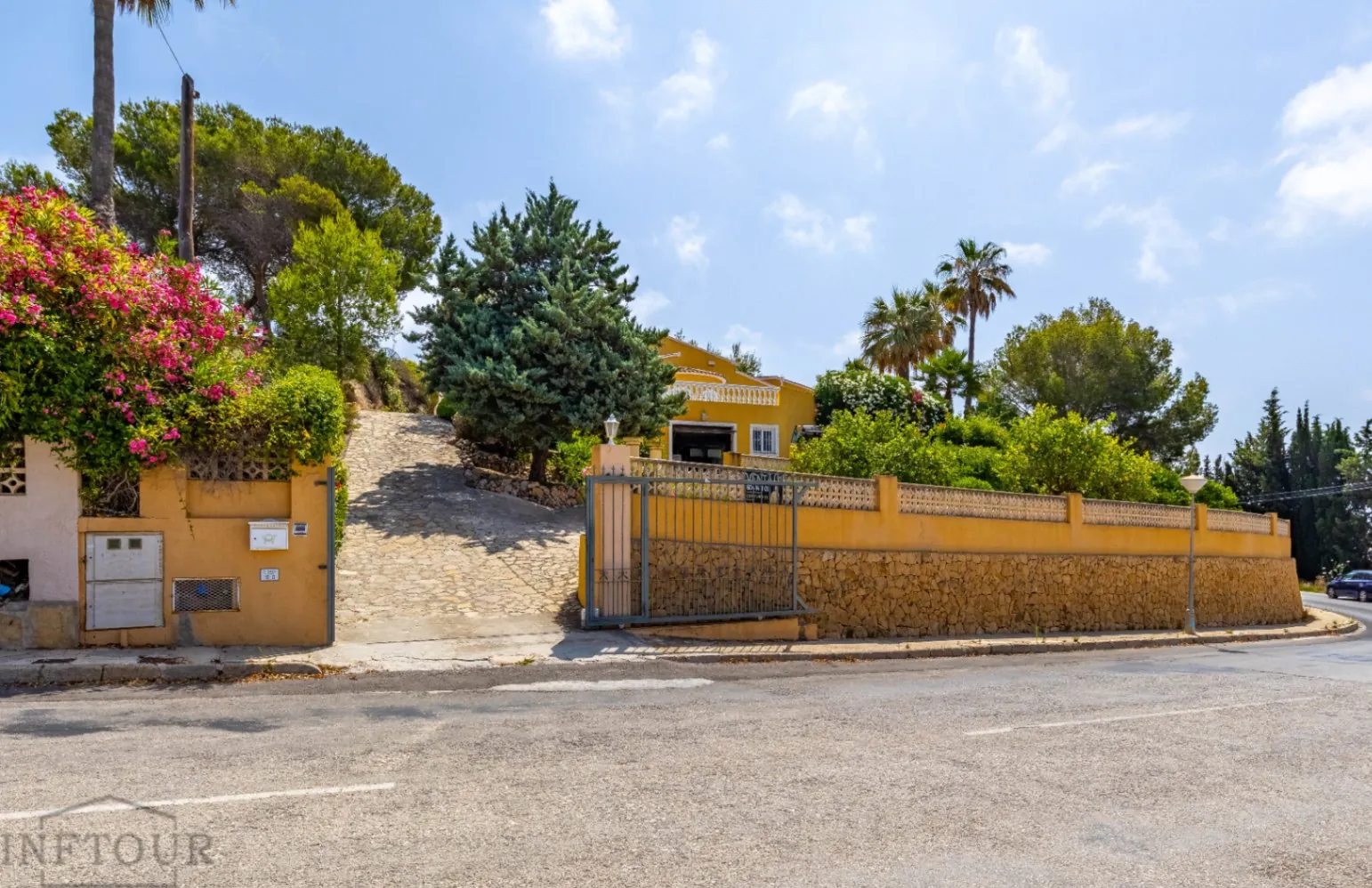 Villa mediterránea con piscina en Calpe – Empedrola