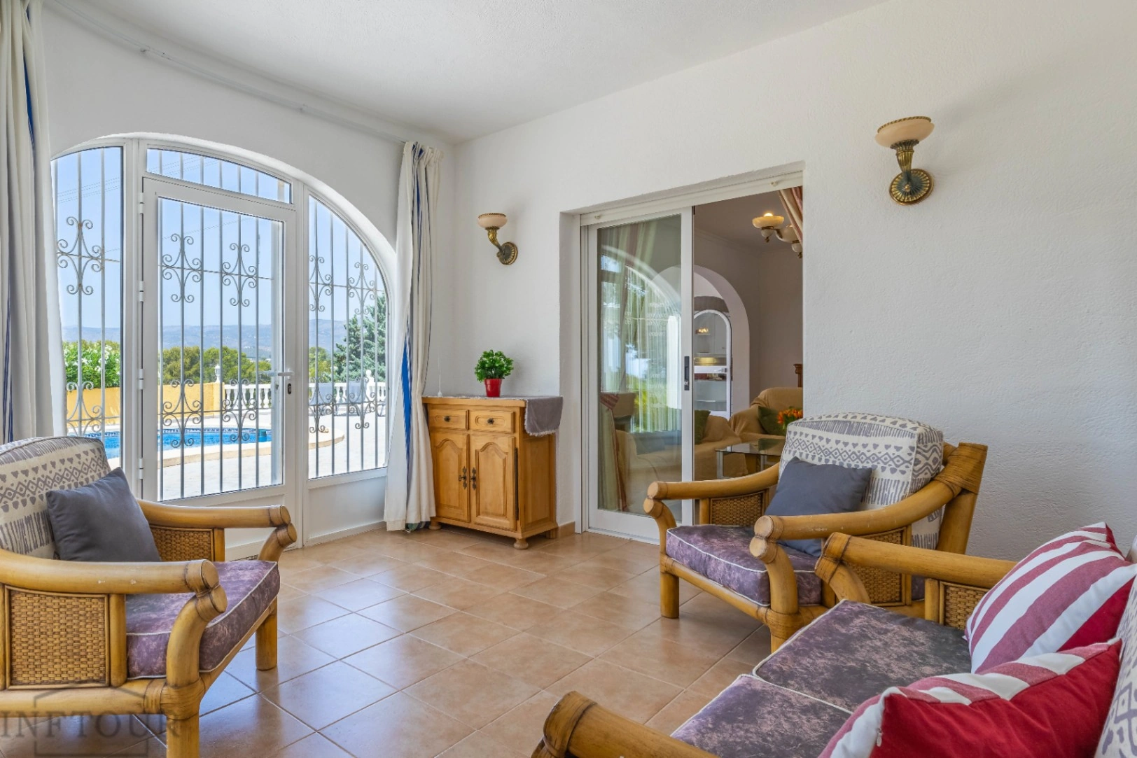 Villa mediterránea con piscina en Calpe – Empedrola