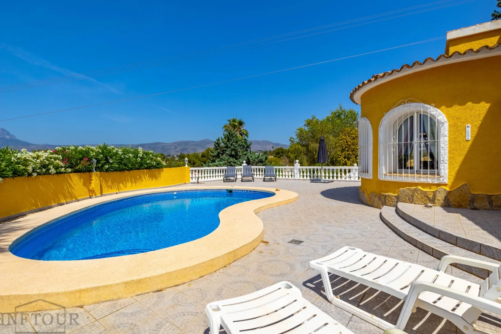 Villa mediterránea con piscina en Calpe – Empedrola
