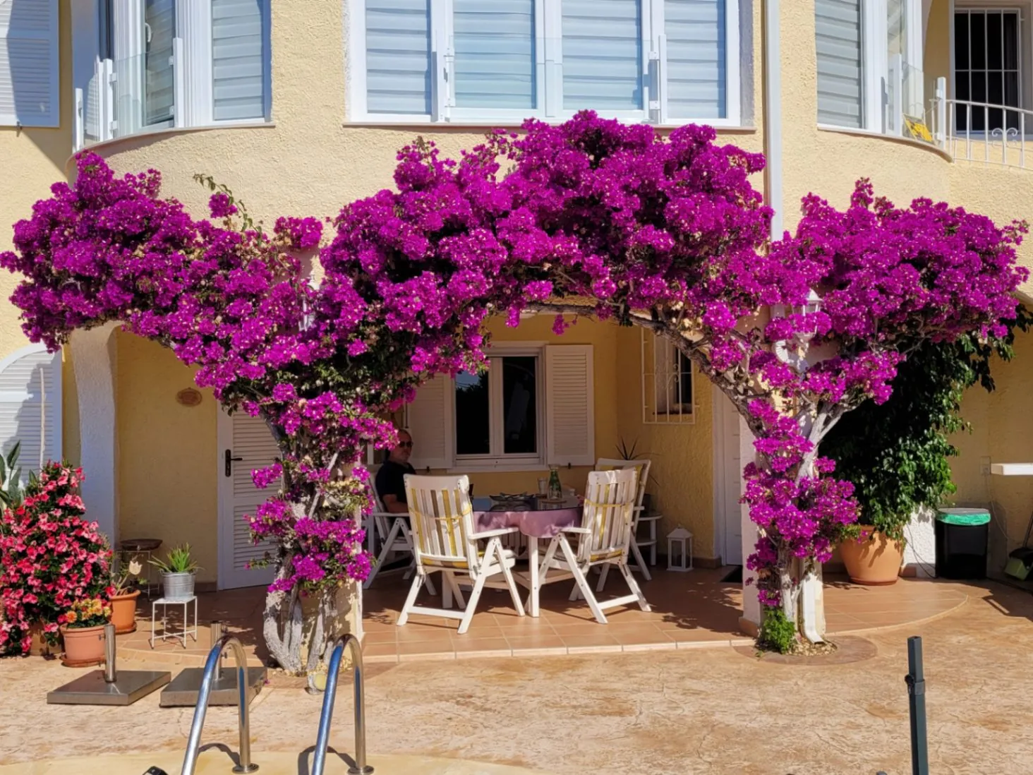 Chalet con 4 dormitorios, vistas al mar, piscina y en Calpe