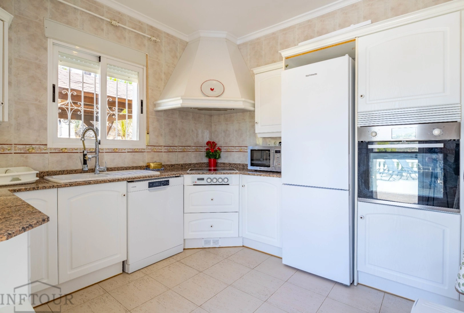 Villa mediterránea con piscina en Calpe – Empedrola