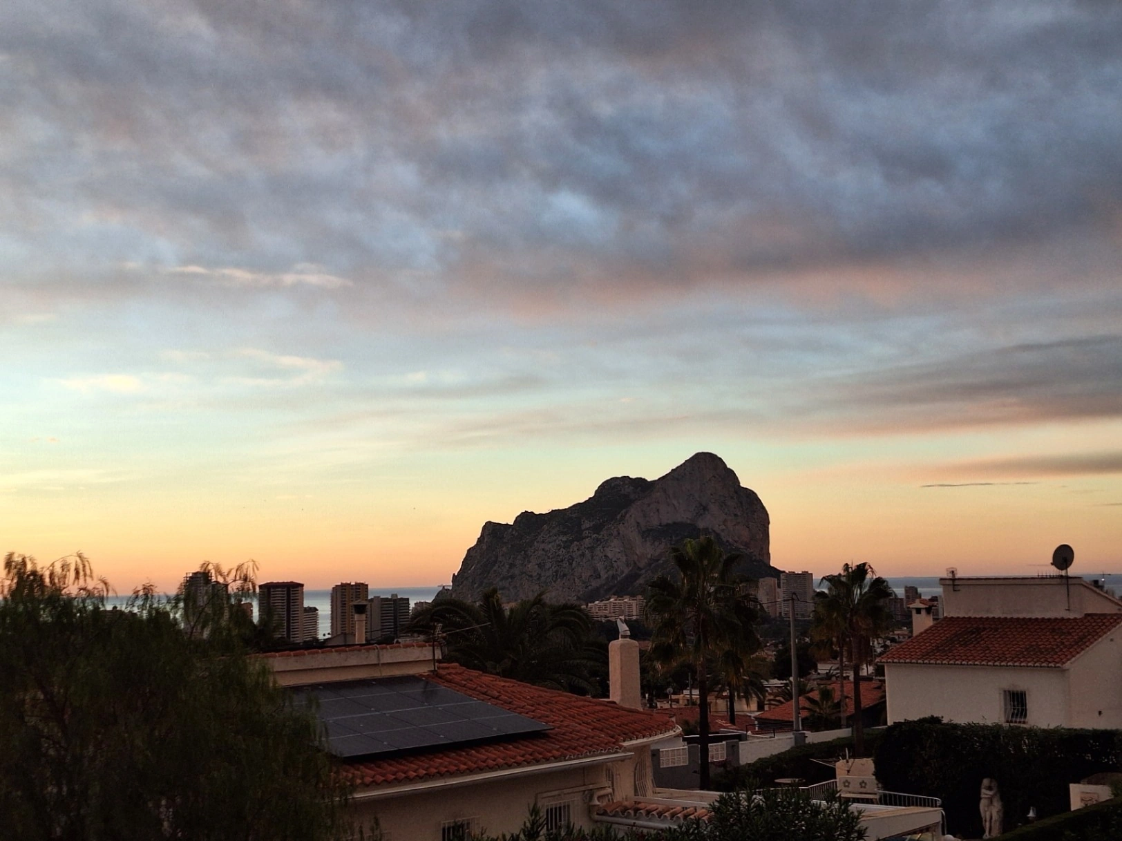 Chalet con 4 dormitorios, vistas al mar, piscina y en Calpe