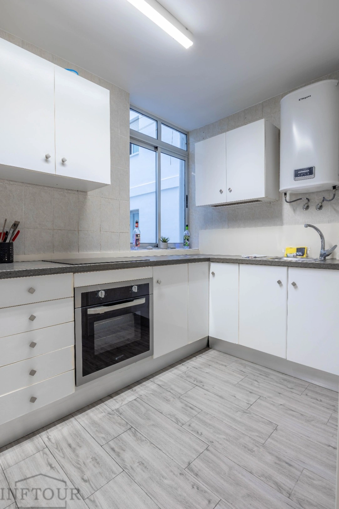 Apartamento de 2 dormitorios y garaje en el centro de Calpe
