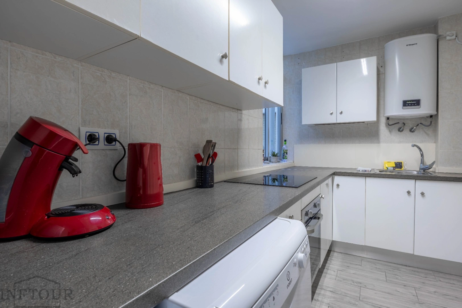 Apartamento de 2 dormitorios y garaje en el centro de Calpe