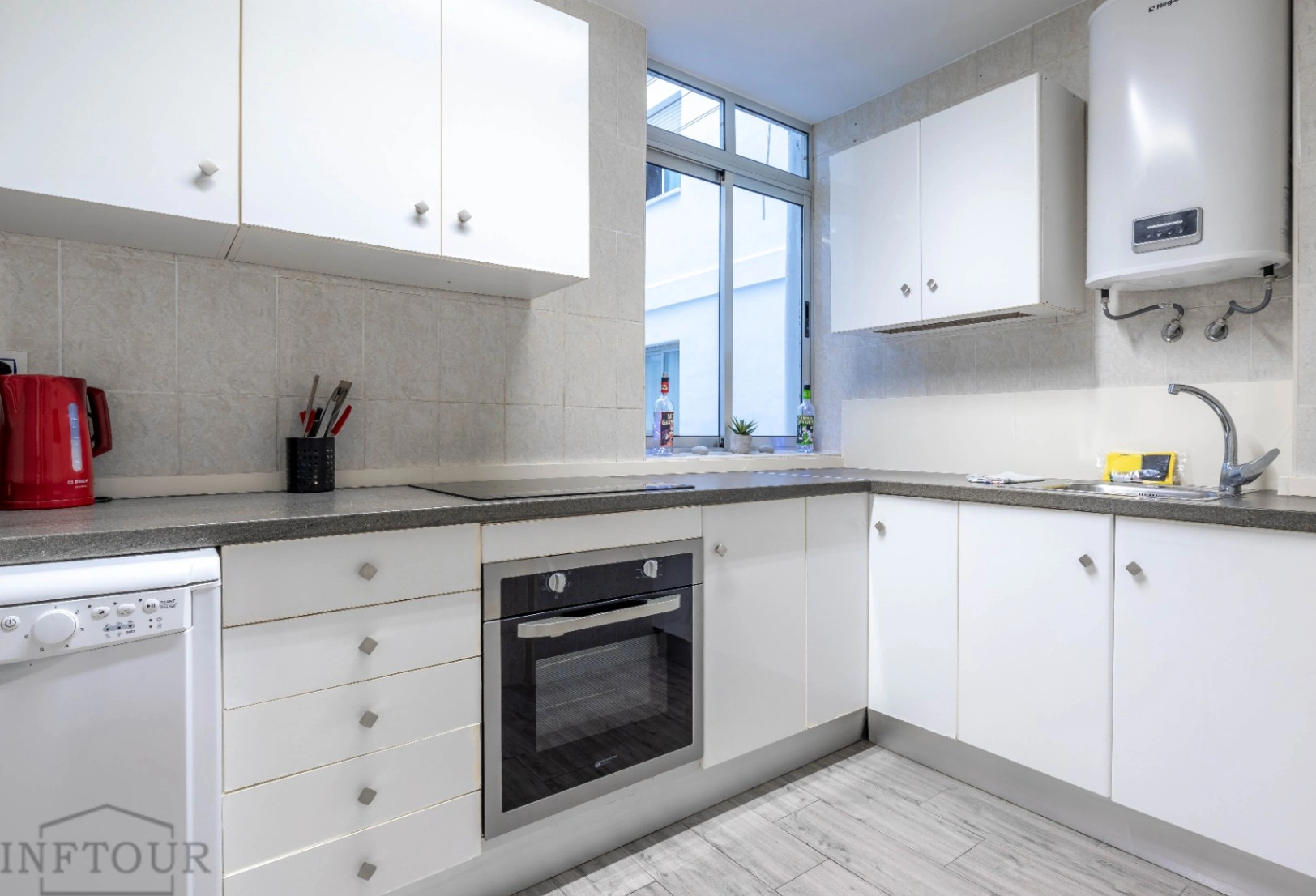 Apartamento de 2 dormitorios y garaje en el centro de Calpe