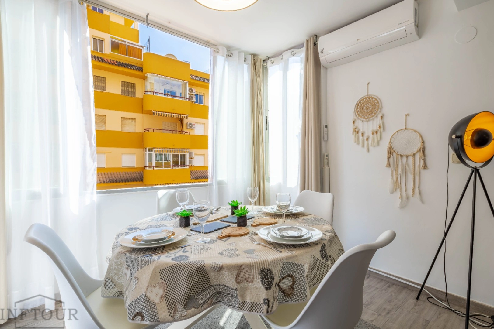 Apartamento de 2 dormitorios y garaje en el centro de Calpe
