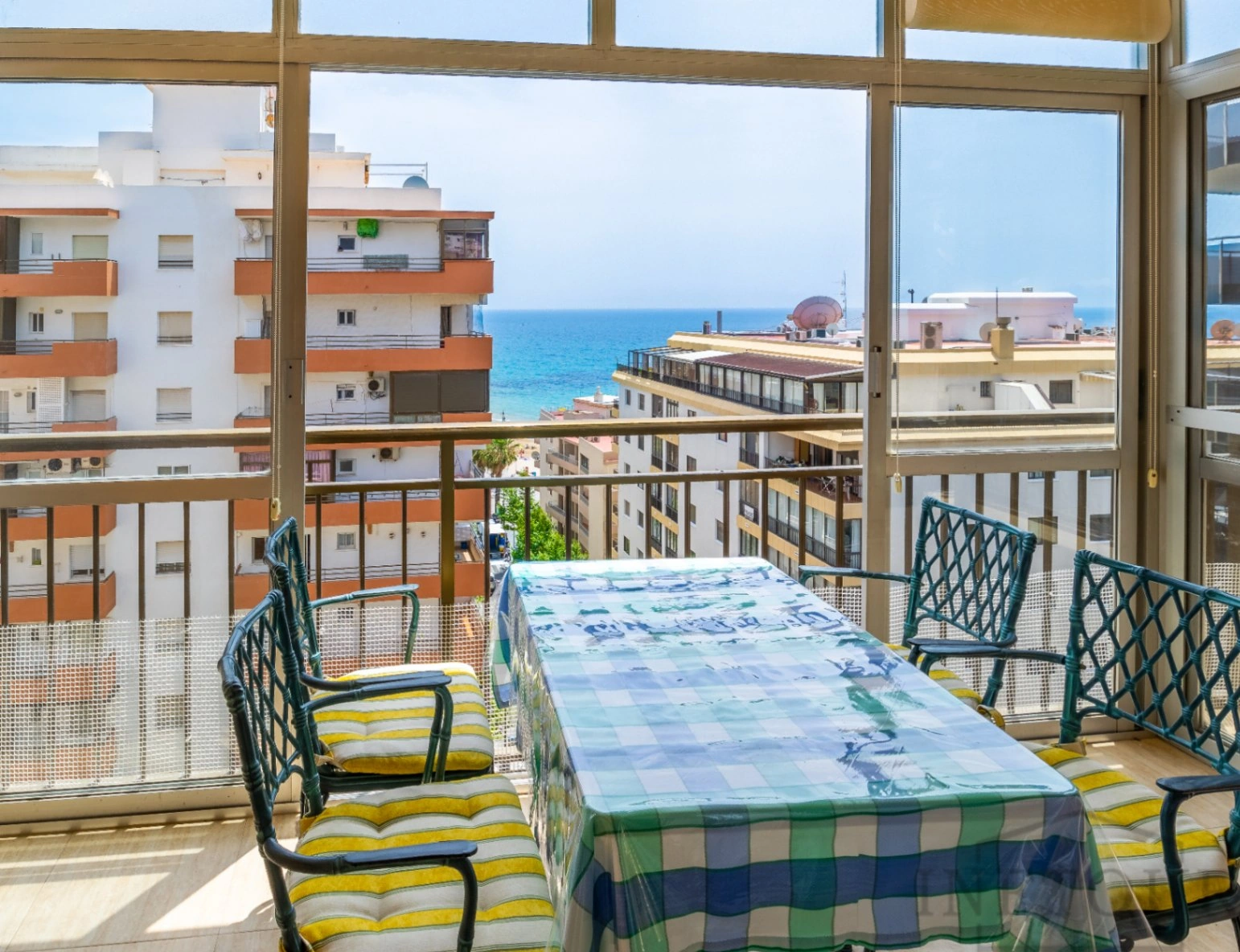 Alquiler temporal apartamento de 2 dormitorios con vistas al mar en el centro de Calpe