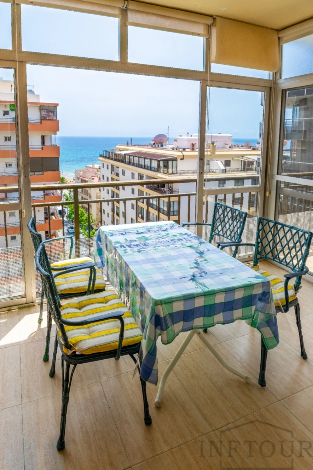 Alquiler temporal apartamento de 2 dormitorios con vistas al mar en el centro de Calpe